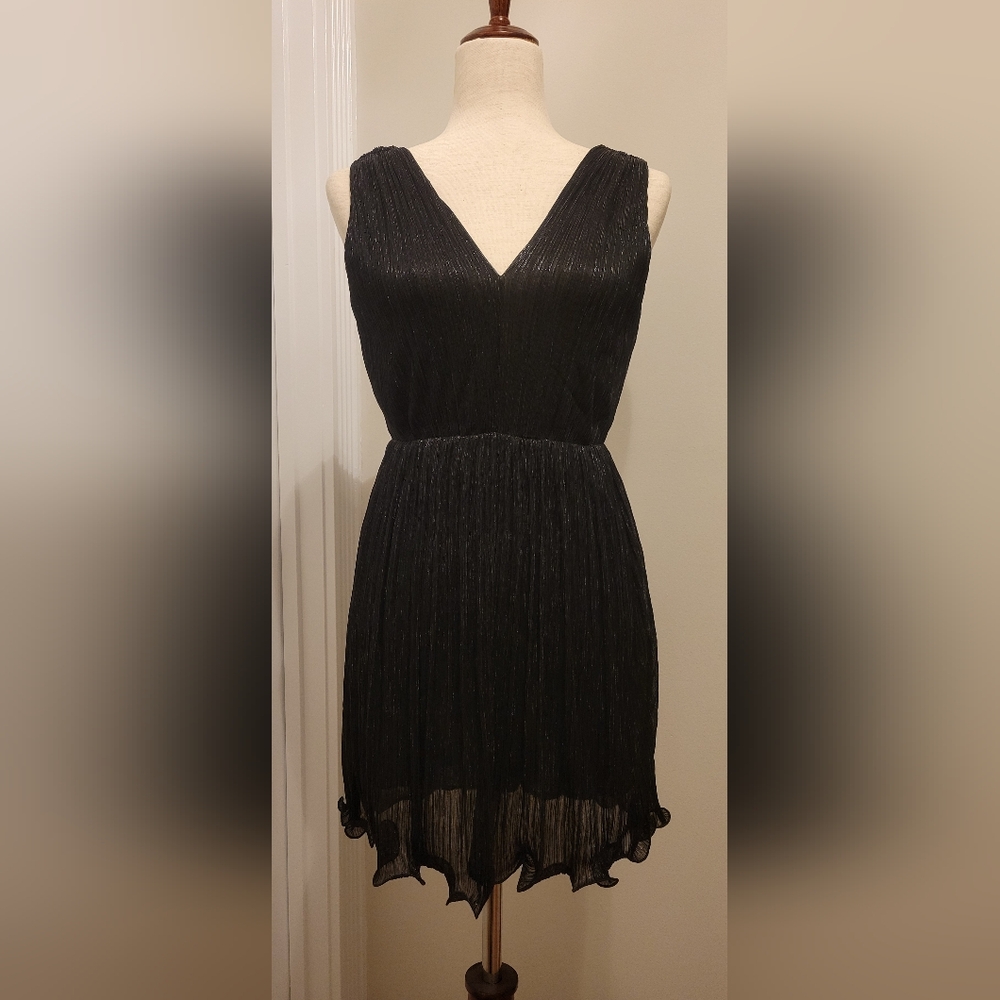 Queenia Elegant Vneck Black Sleeveless Dress